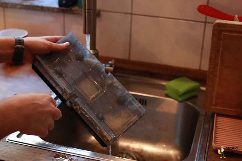 Schmutzwassertank des Kärcher Hartbodenreinigers leeren